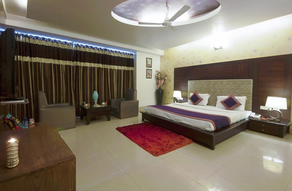 Delhi 37 Hotel