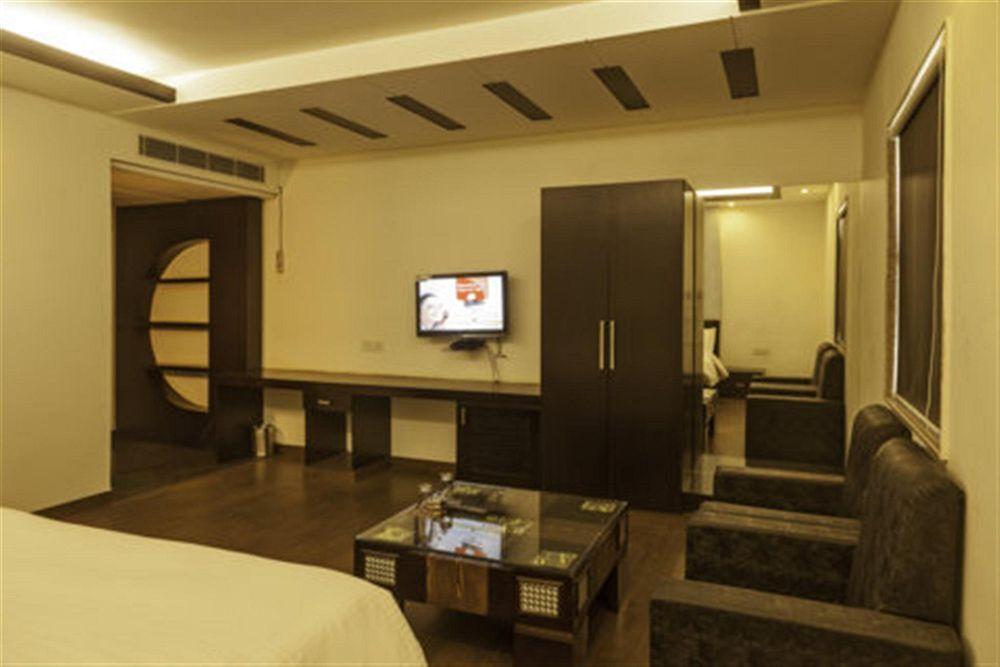 Delhi 37 Hotel