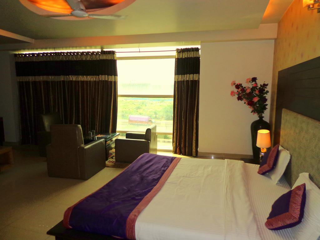 Hotel Delhi 37 3*