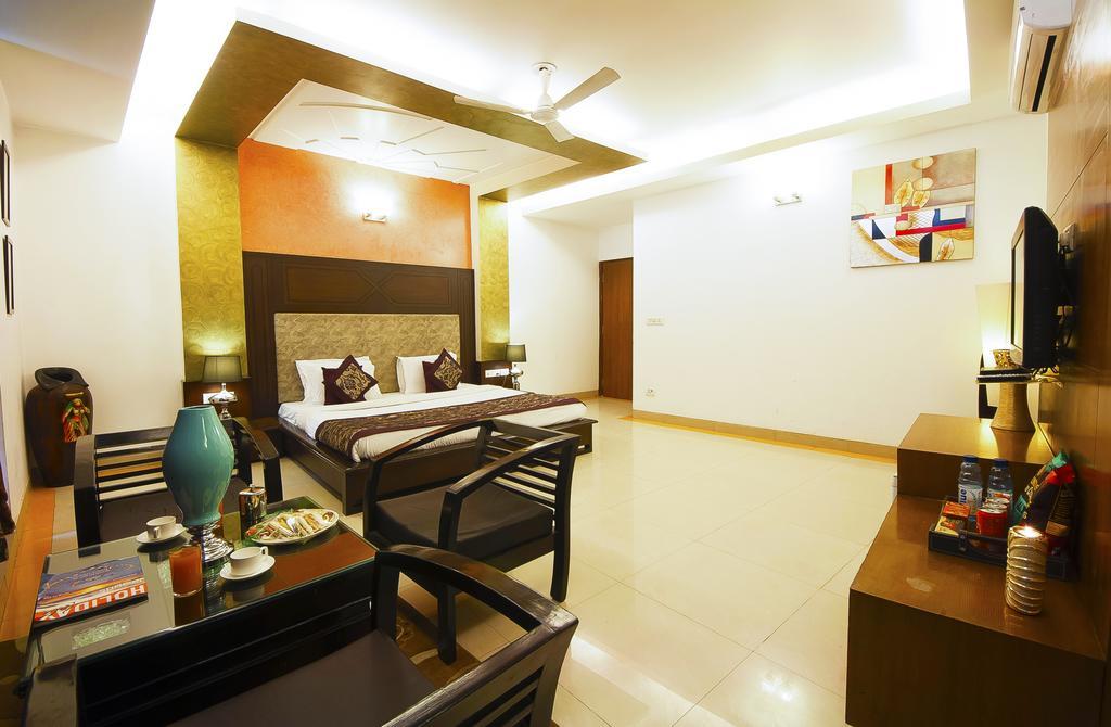 Hotel Delhi 37 3*
