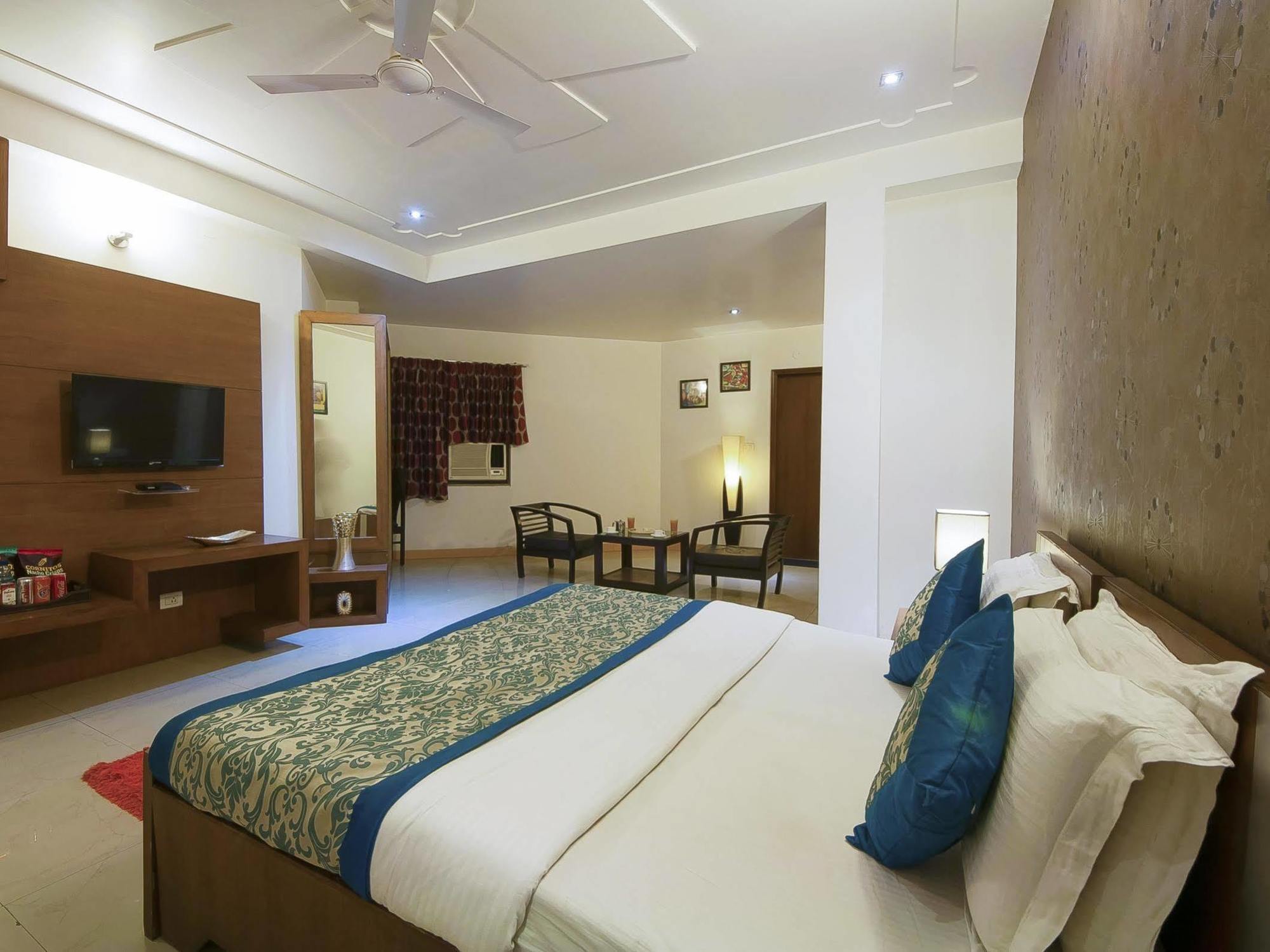 Delhi 37 Hotel