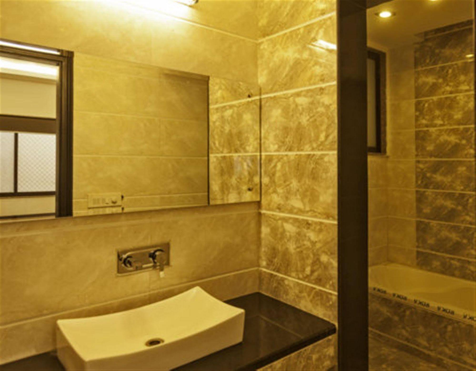 Delhi 37 Hotel New Delhi