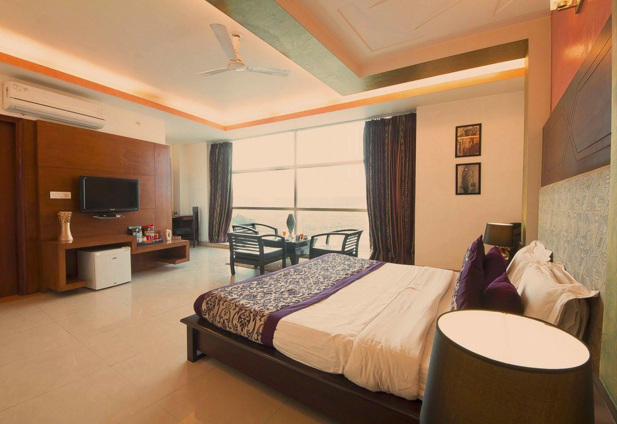 Hotel Delhi 37 3*