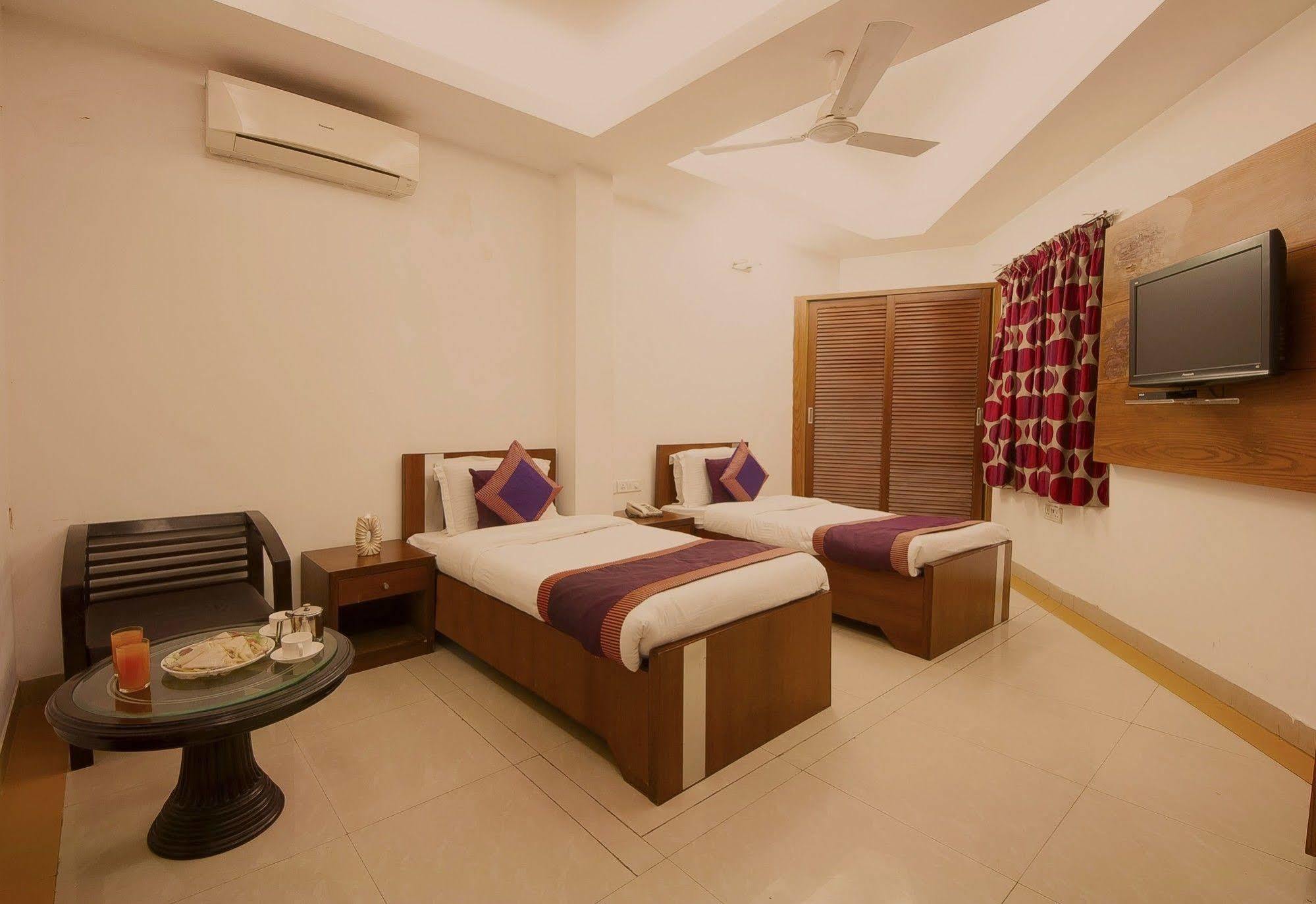 Delhi 37 3*